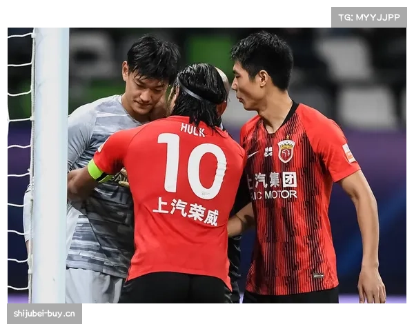 法比奥头球攻门被扑拉莫斯补射打飞 国安错失绝杀机会